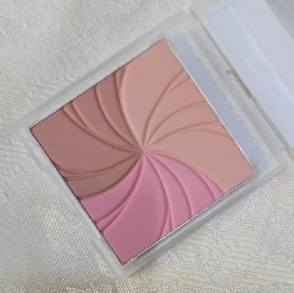 Mary Kay Silk Nectarine Satin Blush - Picture 2 of 2